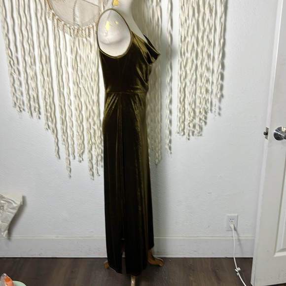 Taylor Sleeveless Cami Cowl Neck Solid Velvet Midi Length Dress Size 6 - Picture 5 of 13